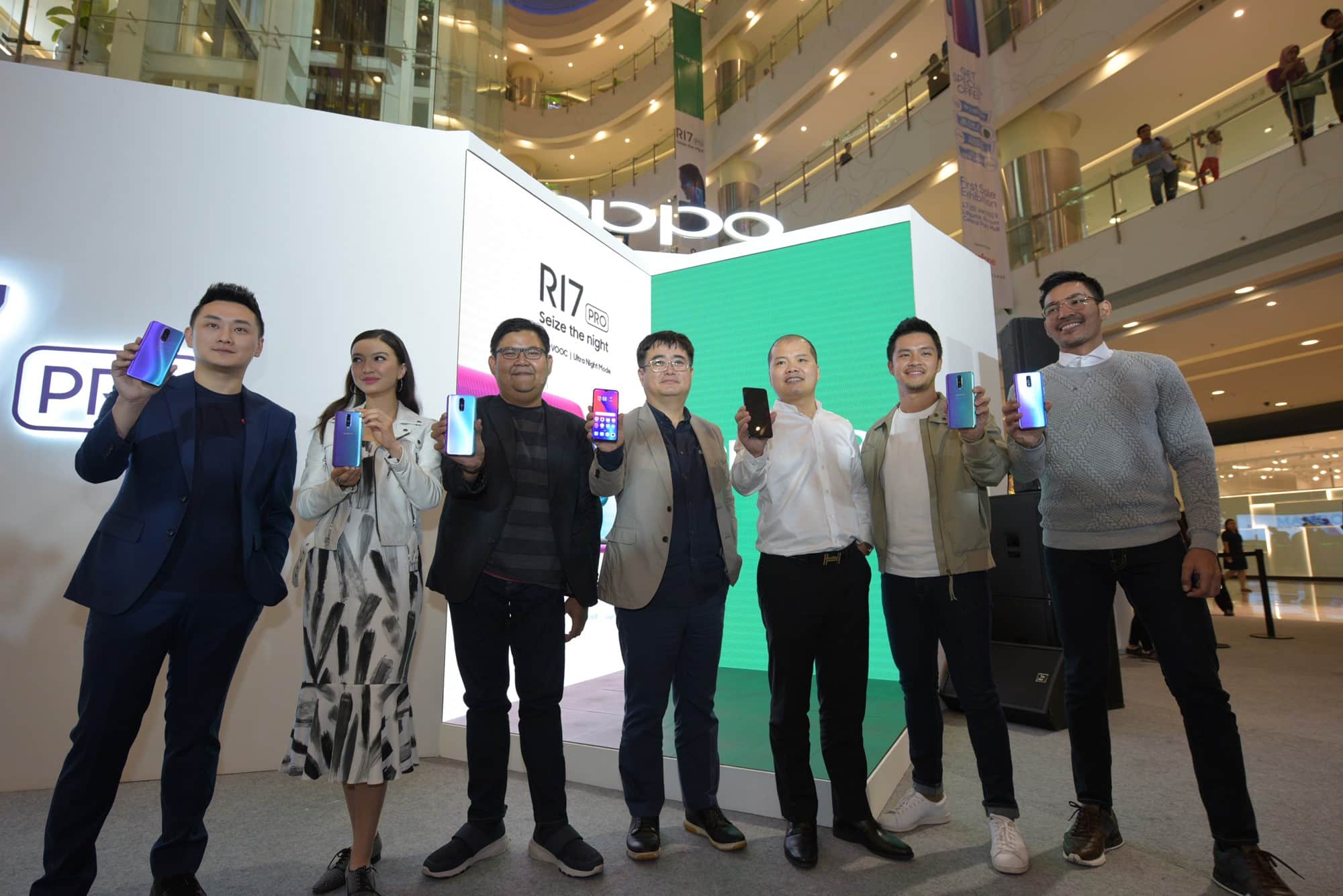 OPPO Gelar Penjualan Perdana R17 Pro
