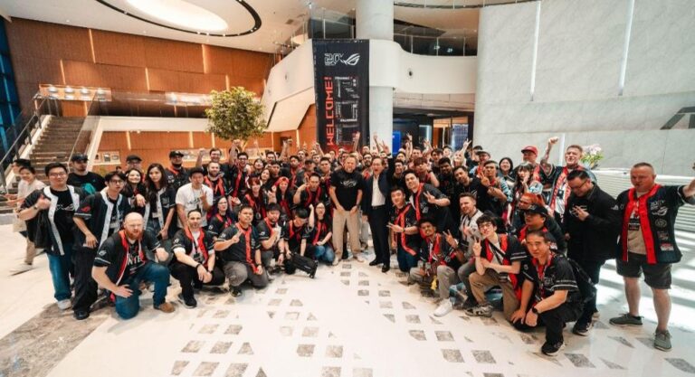 ROG Fans bersama dengan Jonney Shih, Chairman of ASUS sejak 1993 dan Ned Luke, Global Ambassador ASUS ROG