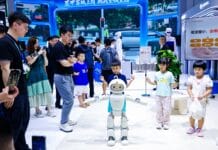 Mobo: Robot Pendamping Berbasis Embodied Intelligence Resmi Debut di WRC 2026