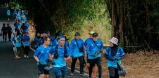 Chandra Asri Group Gelar TRACE34, Ajak Media dan Karyawan Peduli Lingkungan Lewat Plogging